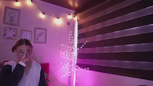 milly_kenner from StripChat