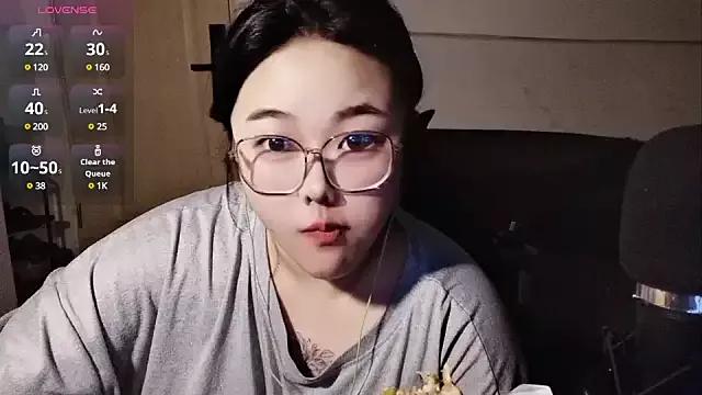 Mini1314 from StripChat