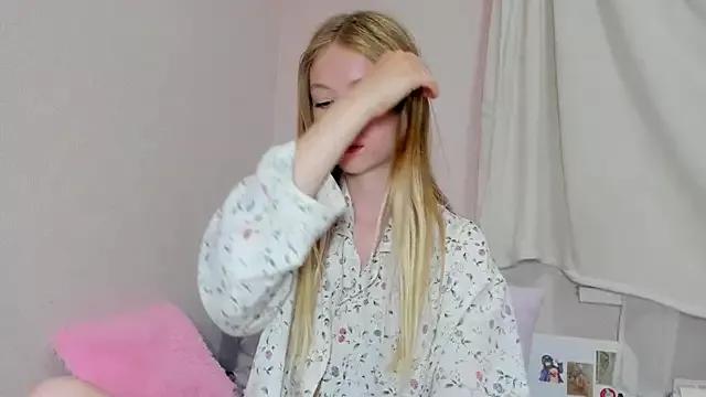 minidivaa_ from StripChat