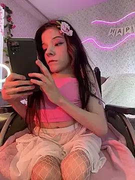MiniSophiaa from StripChat