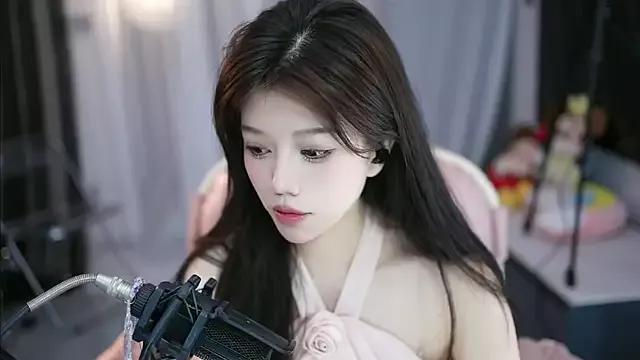 MinnieMoney from StripChat