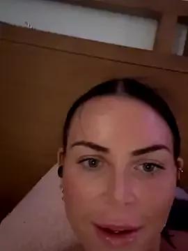 missninasparkle from StripChat is Freechat