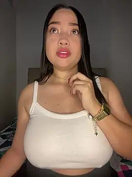 MissPerlaa from StripChat