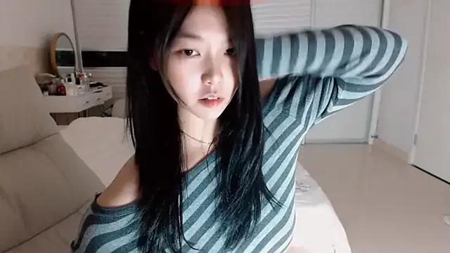 Miu1_girl from StripChat is Freechat