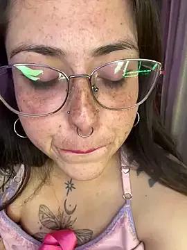 Photos of Mizztikaa from StripChat is Freechat