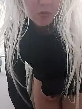 Mllesha74000 from StripChat