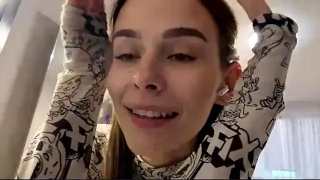 Molly_Akolly from StripChat is Freechat