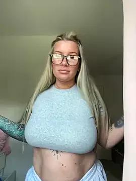Molly_slayy from StripChat is Freechat