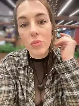 MommmyYummy from StripChat