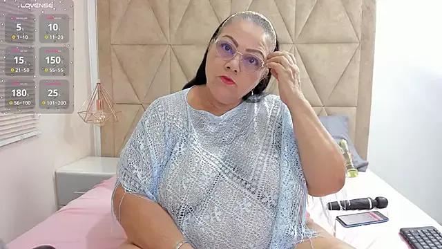 mommy_cute from StripChat