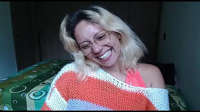 MommyMiaWs from StripChat