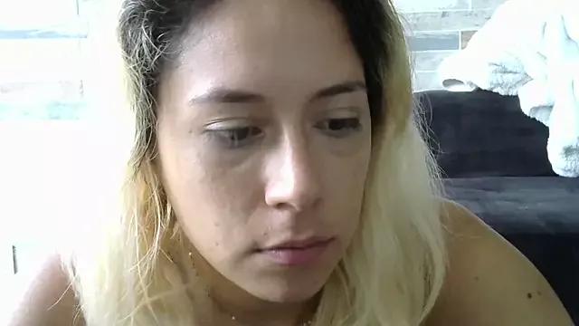 MommyMiaWs from StripChat
