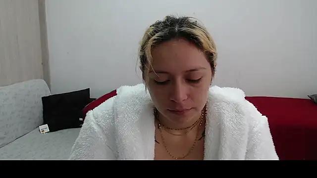 MommyMiaWs from StripChat