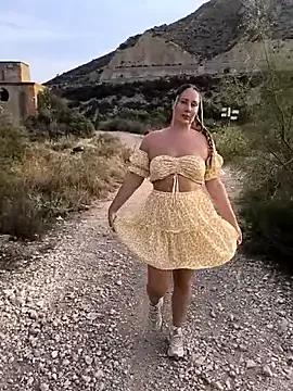 Mona_Plus webcams show profile image 
