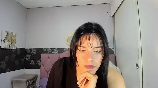 MonicaChaneL from StripChat is Freechat