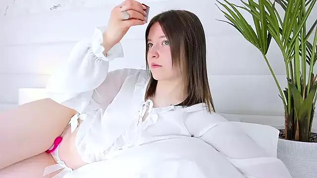 MoonAngelic from StripChat