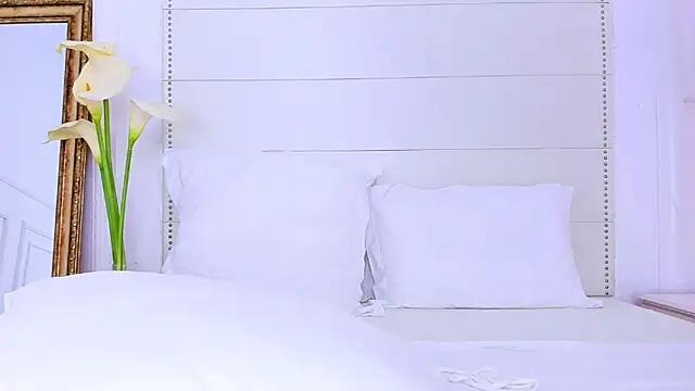 MoonAngelic from StripChat