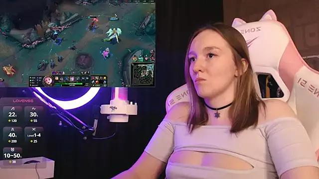 MoonlishSiren from StripChat