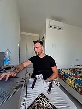 mrlyuis from StripChat is Freechat
