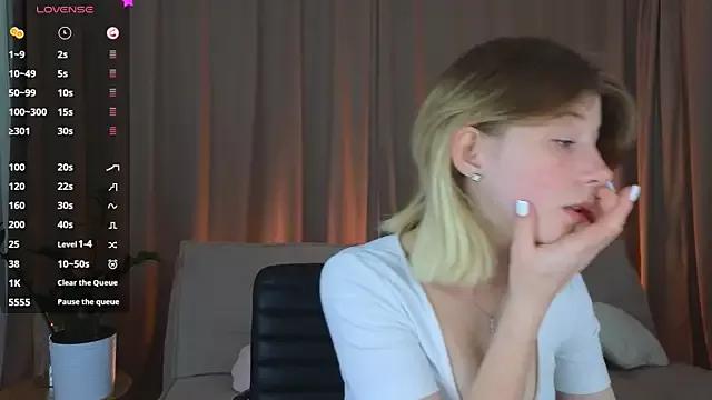 MuraLuxa from StripChat is Freechat