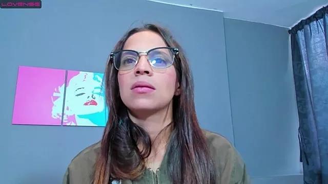 naanny25 from StripChat