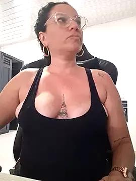 Nadia_samiri from StripChat is Freechat