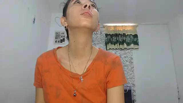 nahomibeckers from StripChat is Freechat