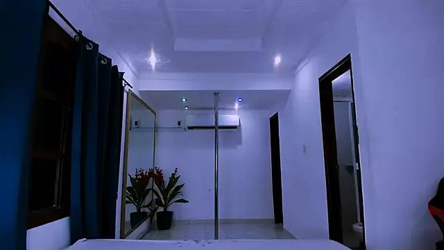nahomy_ryans from StripChat is Freechat