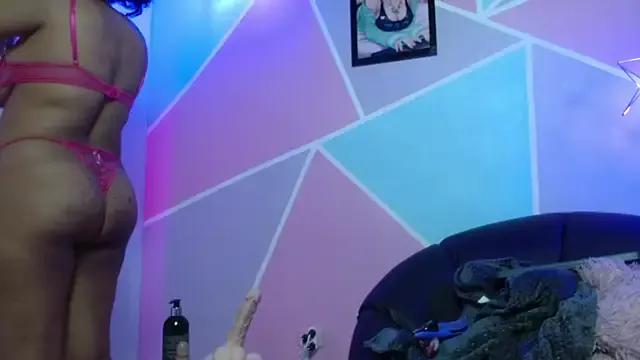 naomi_campbel_ from StripChat is Freechat