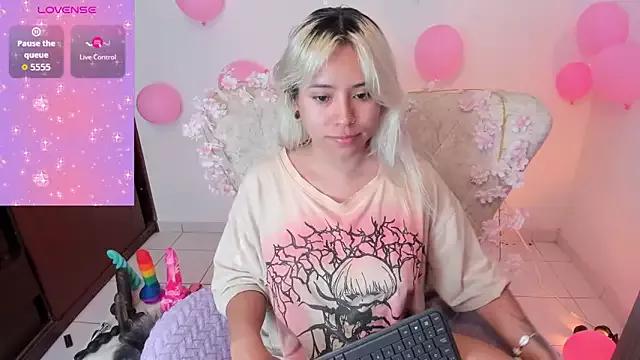 nataliehenao_69 from StripChat