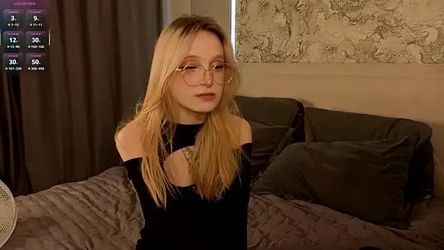 Naughty__Couplles from StripChat is Freechat