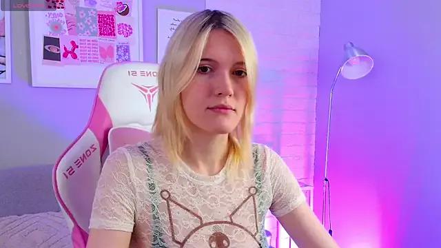 NellieLoyns from StripChat