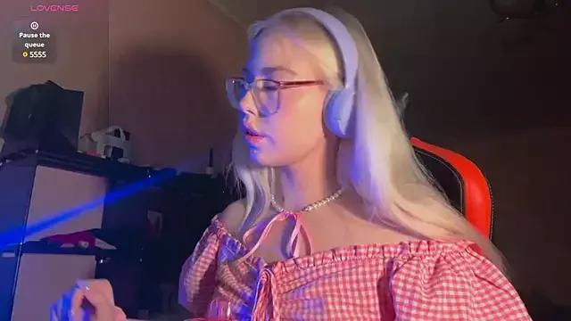 Neon_mary from StripChat is Freechat