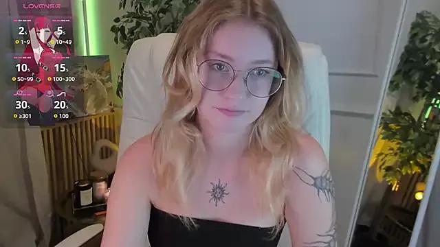 Nerissa_xo from StripChat is Freechat