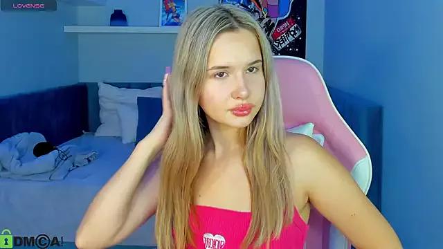 Nicoletta_Cooper from StripChat is Freechat