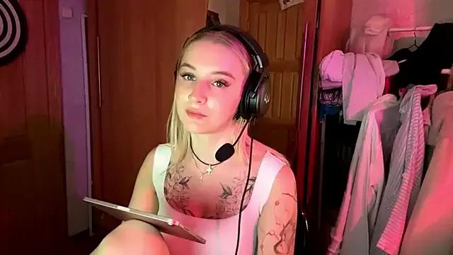Nikaaita from StripChat is Freechat