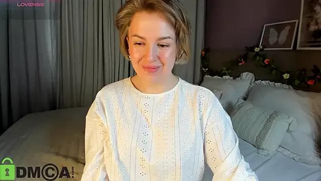 Nikki_Kai from StripChat