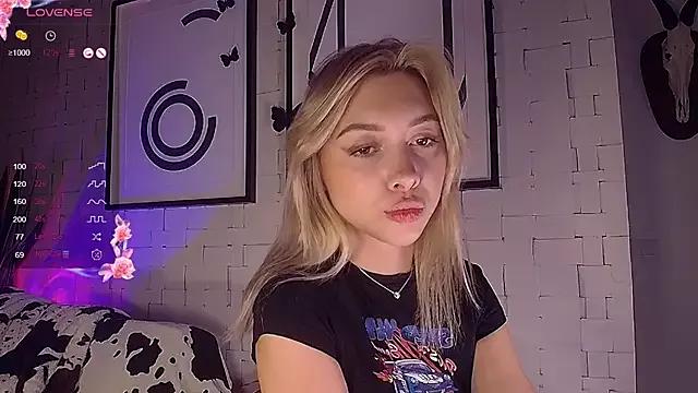 nikkichu from StripChat is Freechat