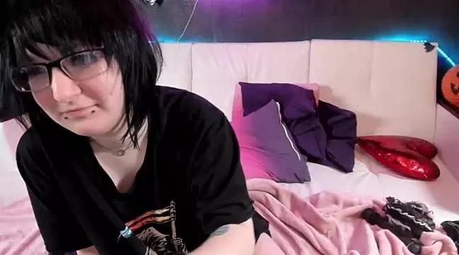 nikkyclainn from StripChat