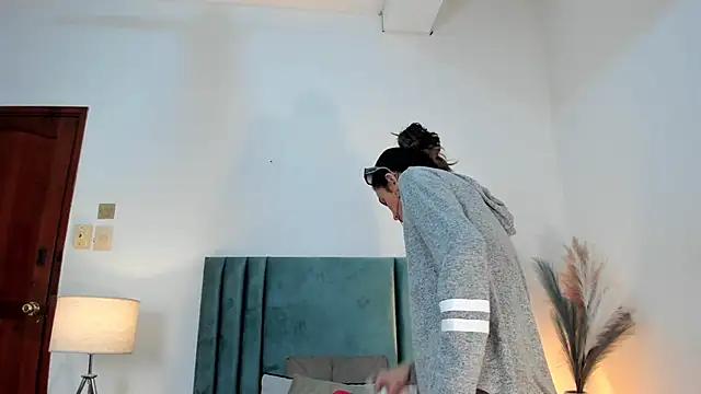 Nina_Cavaali from StripChat
