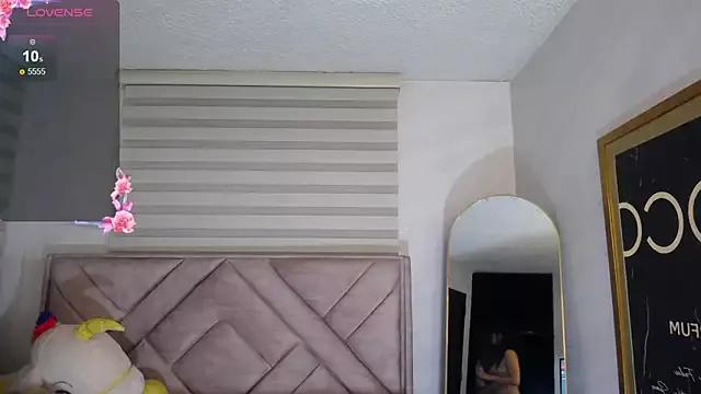 Ninalush_v from StripChat