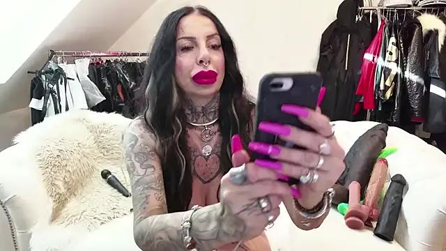 NinaVegas from StripChat