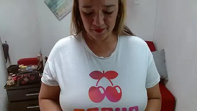 niniplayass from StripChat