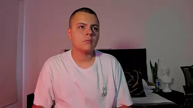 NoahLux from StripChat is Freechat