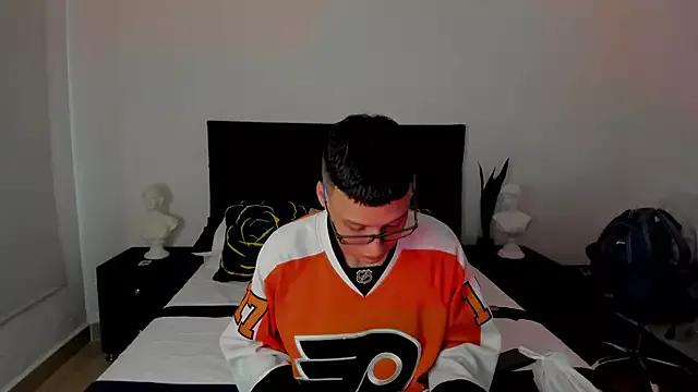 NoahLux from StripChat is Freechat
