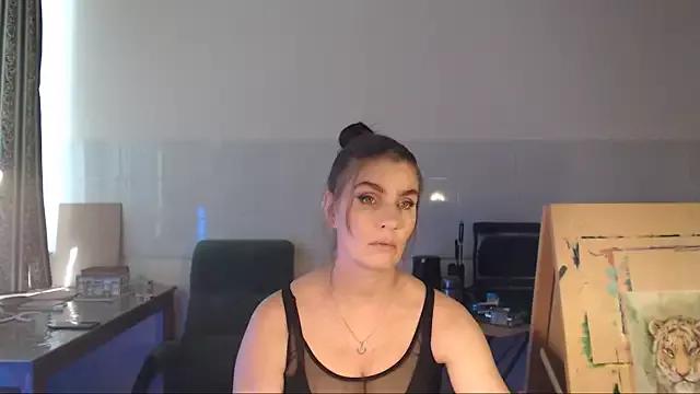 NoNudeElie from StripChat