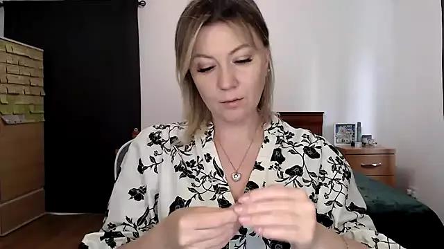ParadiseAlina from StripChat