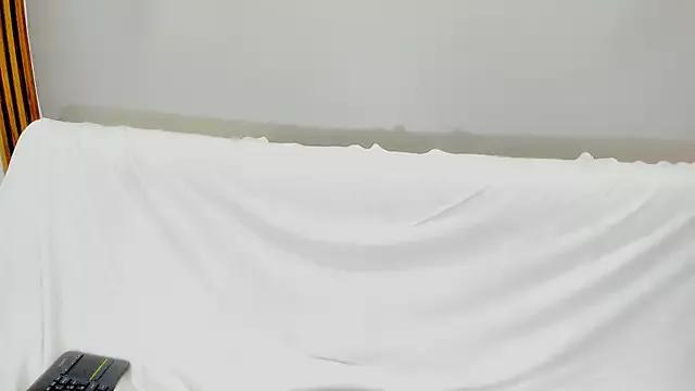 Pauline_Fox from StripChat is Freechat