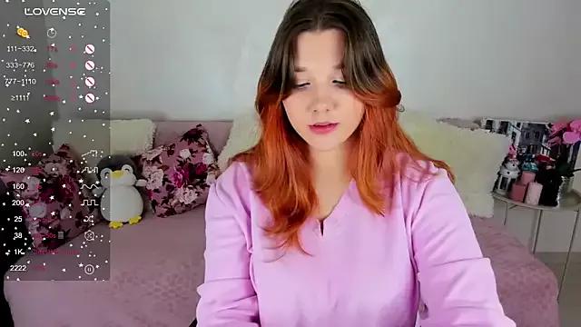 PenelopeOneGrey from StripChat