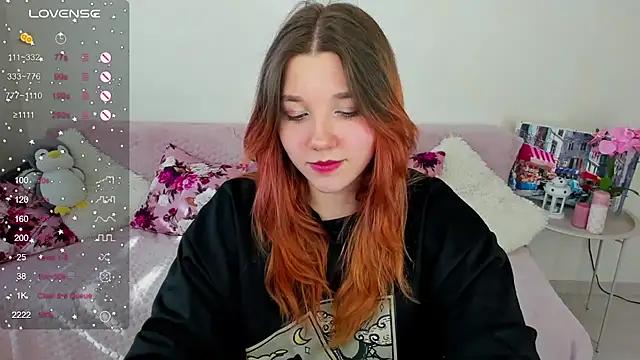 PenelopeOneGrey from StripChat